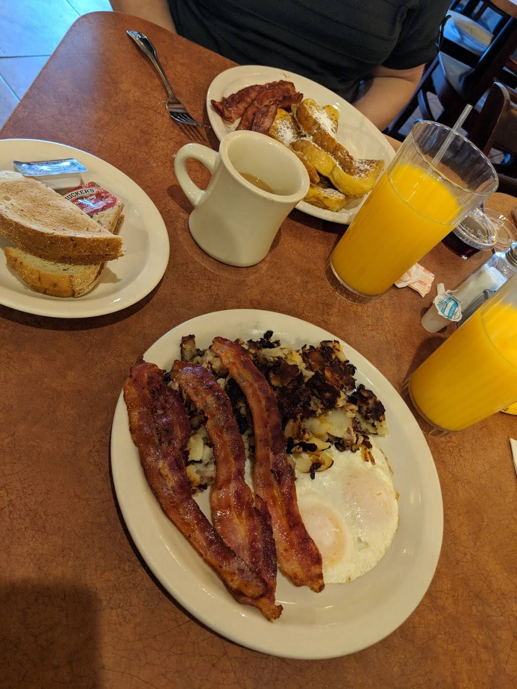 5th Avenue Deli & Grill | restaurant | 1445 Som Center Rd, Mayfield Heights, OH 44124, USA | 4404425000 OR +1 440-442-5000