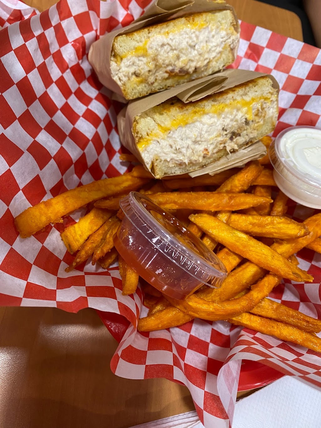 Peter’s Gourmade Burgers | restaurant | 1101 N Harbor Blvd, Fullerton, CA 92832, USA | 7145193274 OR +1 714-519-3274