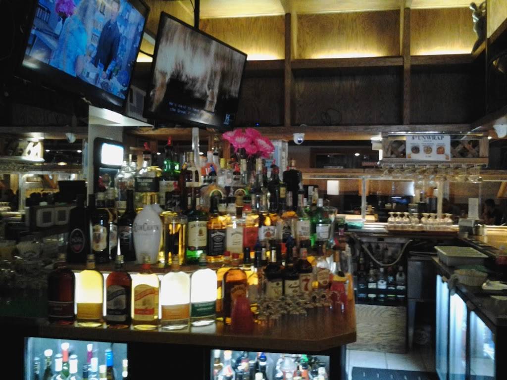 Moonraker Pub & Deck | restaurant | 110 N Jefferson St, Cromwell, IN 46732, USA | 2608562013 OR +1 260-856-2013