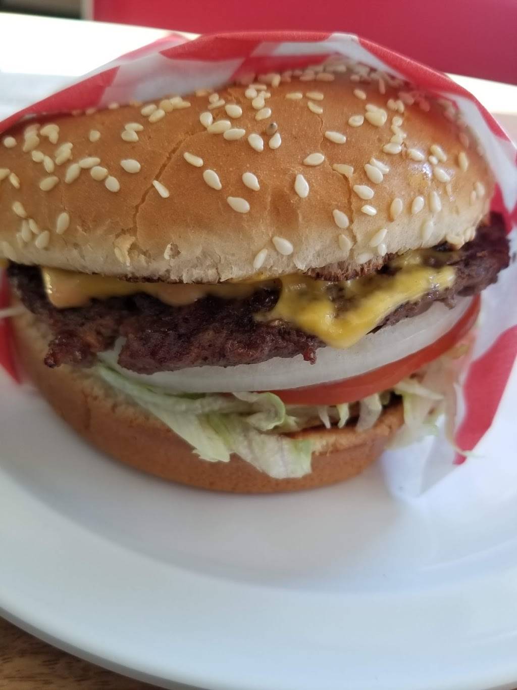 Toms Burgers | restaurant | 100 E Roberts Ln, Bakersfield, CA 93308, USA | 6613921565 OR +1 661-392-1565