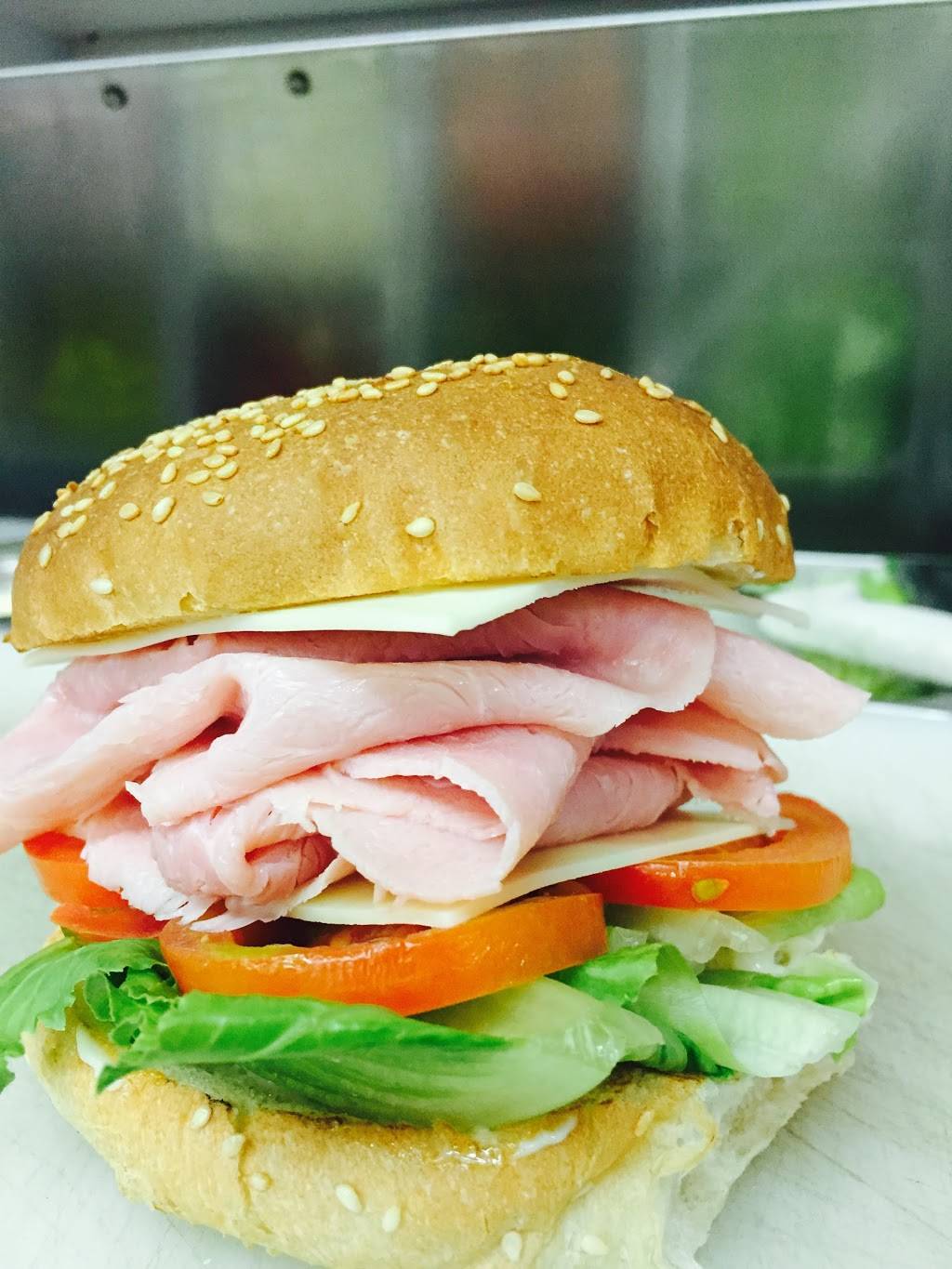 Home Town Pizza Saugus | meal delivery | 23 Essex St, Saugus, MA 01906, USA | 7812334600 OR +1 781-233-4600