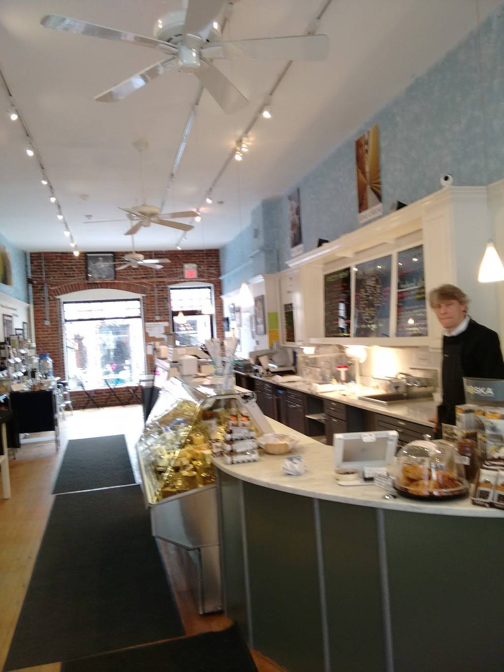 Boston Cheese Cellar | restaurant | 18 Birch St, Roslindale, MA 02131, USA | 6173252500 OR +1 617-325-2500