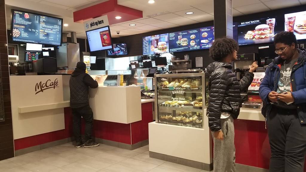 McDonalds | cafe | 3030 Don Mills Rd E, North York, ON M2J 3C1, Canada | 4164949335 OR +1 416-494-9335