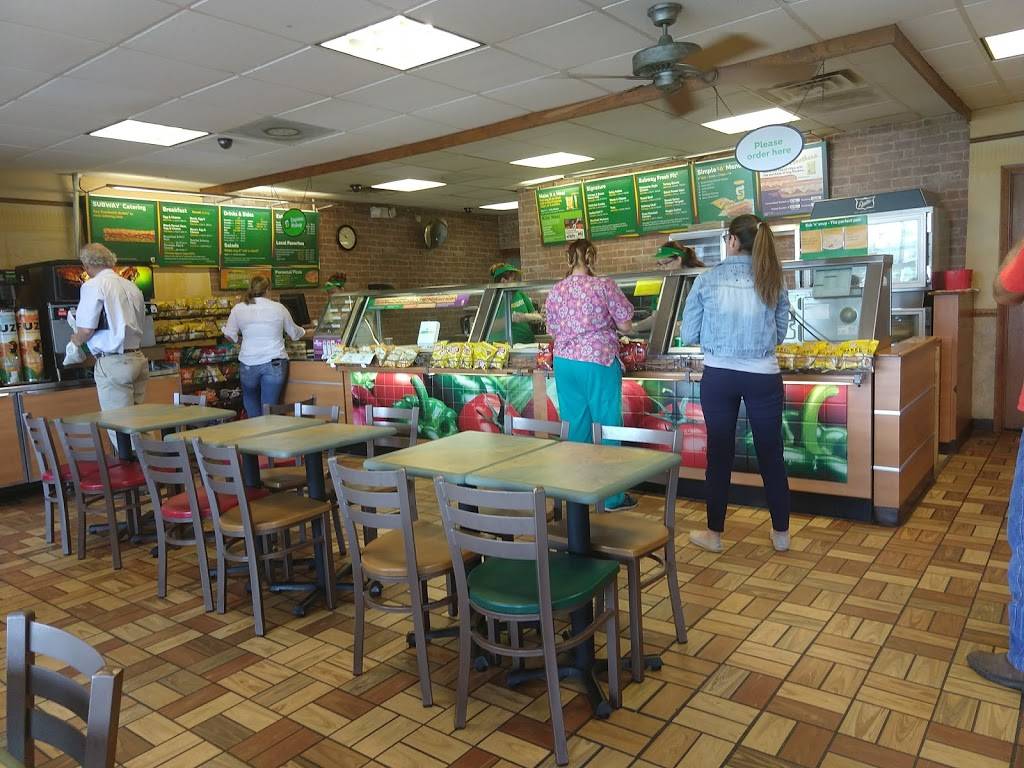 Subway Restaurants | restaurant | 611 W Noble Ave, Williston, FL 32696, USA | 3525285519 OR +1 352-528-5519