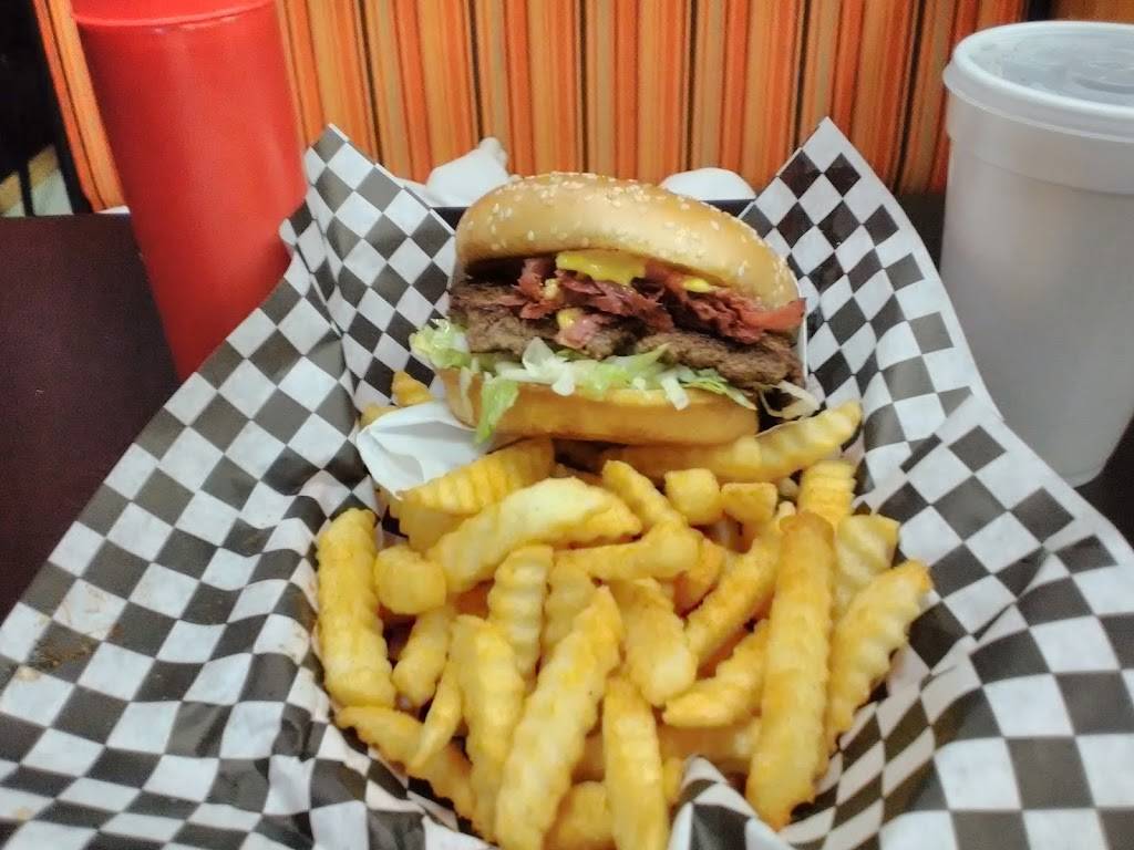 Weekend Dreams Burgers & Grill | restaurant | 4466 W Ashlan Ave, Fresno, CA 93722, USA | 5592749416 OR +1 559-274-9416