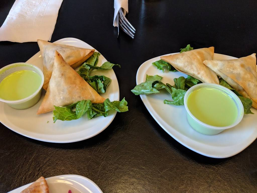 Eastern Flavours | restaurant | 4072 Walker Rd #5, Windsor, ON N8W 3T5, Canada | 5199727272 OR +1 519-972-7272