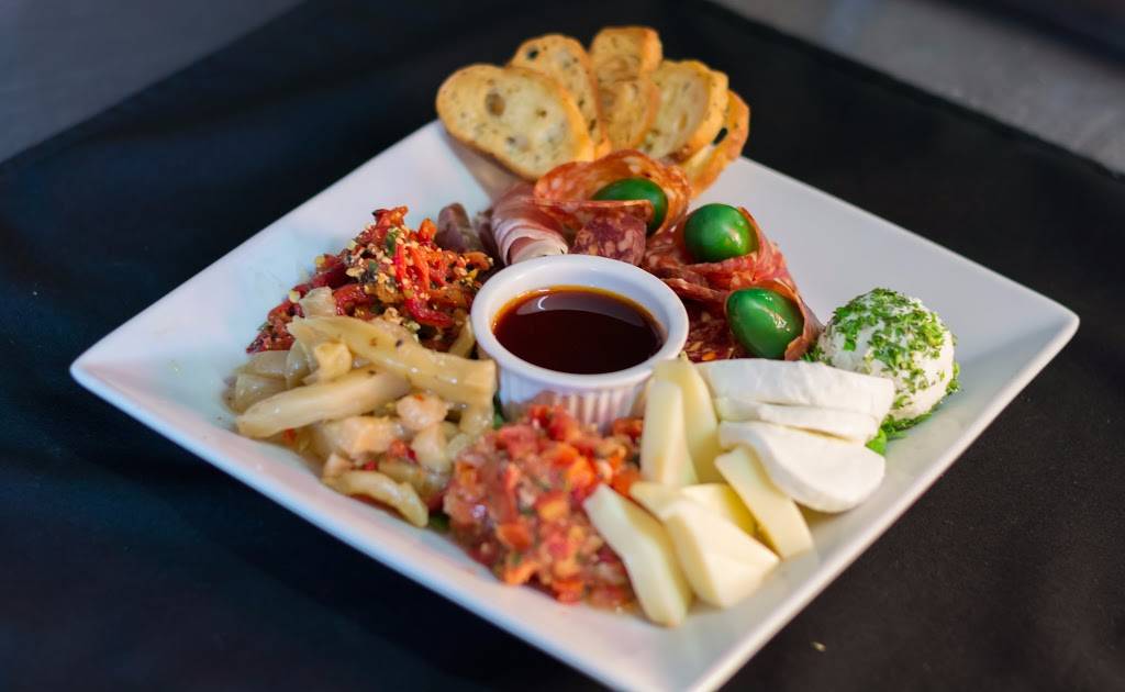 Bistro Vitalia | restaurant | 100 Rue Principale, Gatineau, QC J9H 3L8, Canada | 8193320535 OR +1 819-332-0535