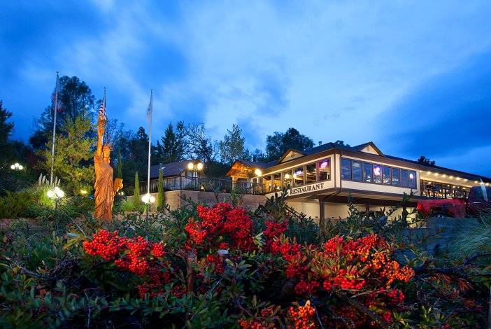 Oakhurst Grill & Whiskey 41 Lounge | restaurant | 40530 CA-41, Oakhurst, CA 93644, USA | 5596412477 OR +1 559-641-2477