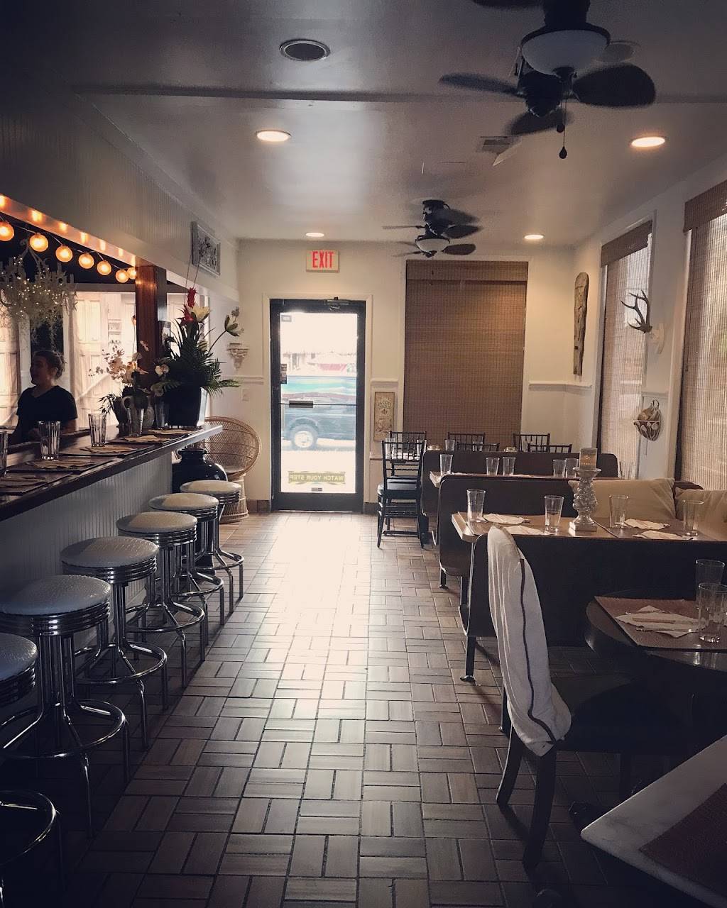 SALT FISH RESTAURANT AND BAR | restaurant | 718 N Lake Park Blvd, Carolina Beach, NC 28428, USA | 9107071225 OR +1 910-707-1225