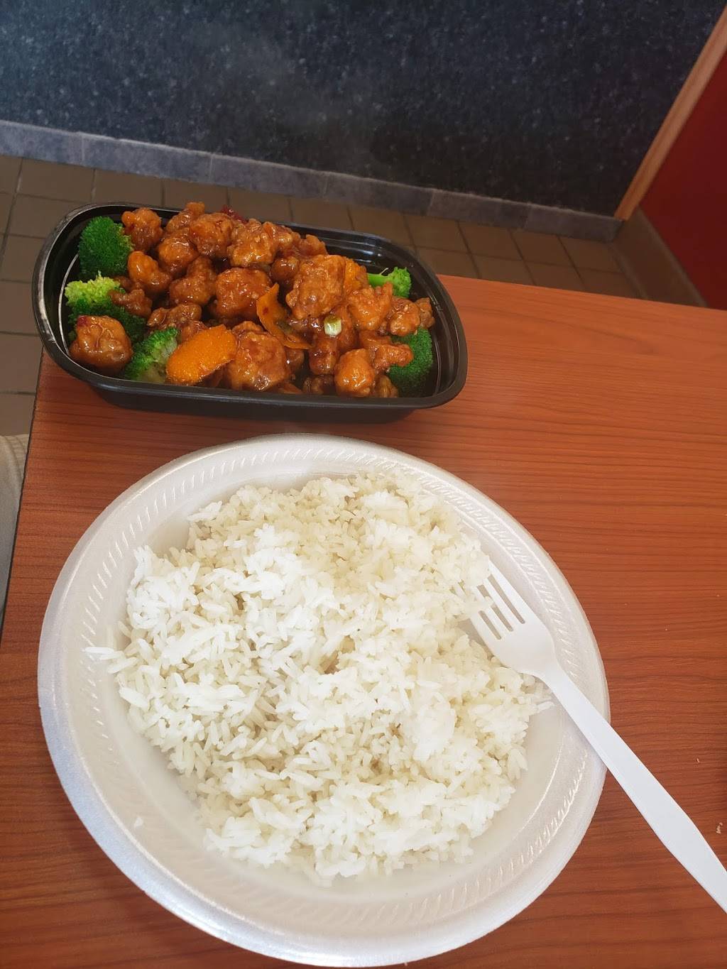 China Wok | restaurant | 12005 W Center Rd, Omaha, NE 68144, USA | 4029169966 OR +1 402-916-9966