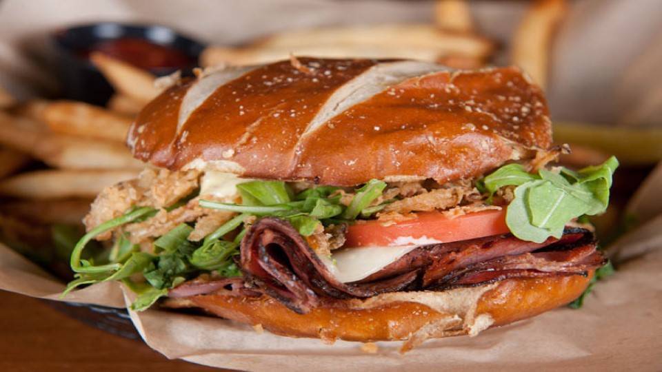 Harriets Inn | restaurant | 4000 Lyndale Ave S, Minneapolis, MN 55409, USA | 6123543852 OR +1 612-354-3852