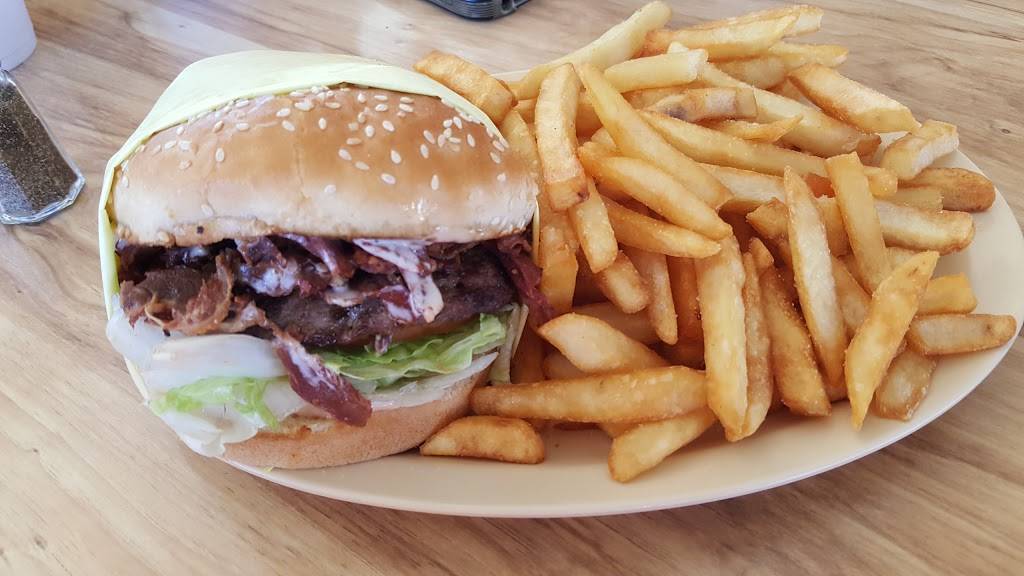 Burgertown | restaurant | 2720 W Orangethorpe Ave, Fullerton, CA 92833, USA | 6573789076 OR +1 657-378-9076