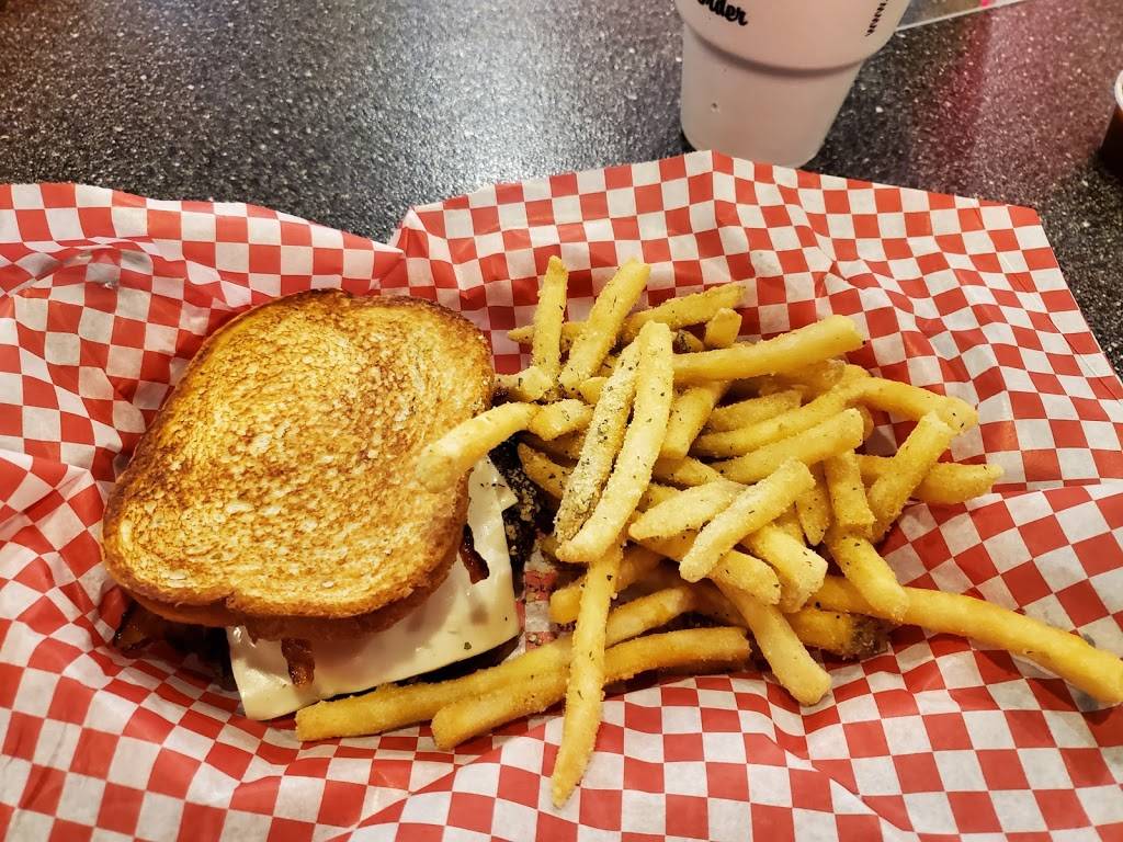 Spangles | restaurant | 415 S West St, Wichita, KS 67213, USA | 3169423479 OR +1 316-942-3479