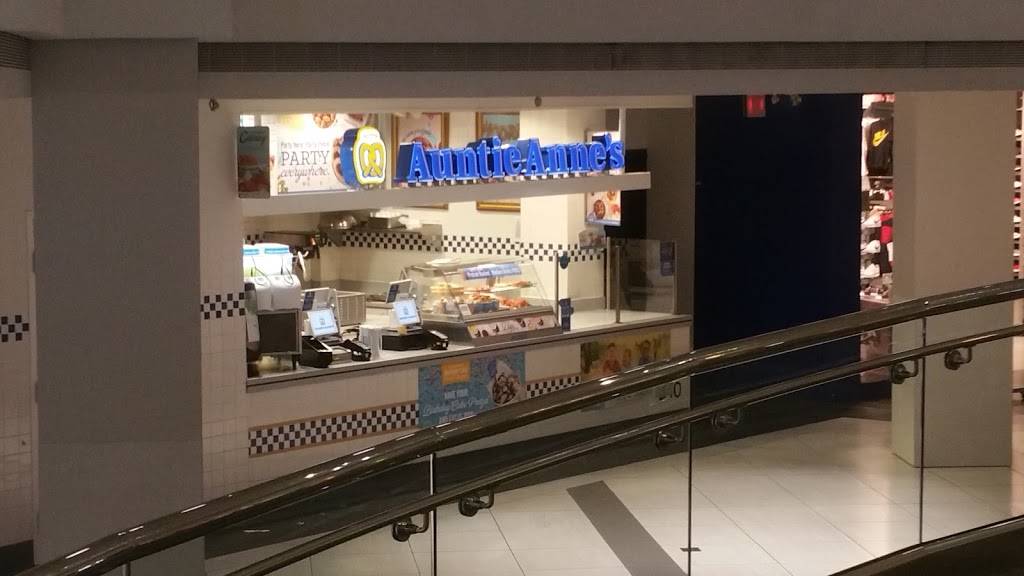 Auntie Annes | cafe | 5 Woodfield Mall, Schaumburg, IL 60173, USA | 8476196844 OR +1 847-619-6844