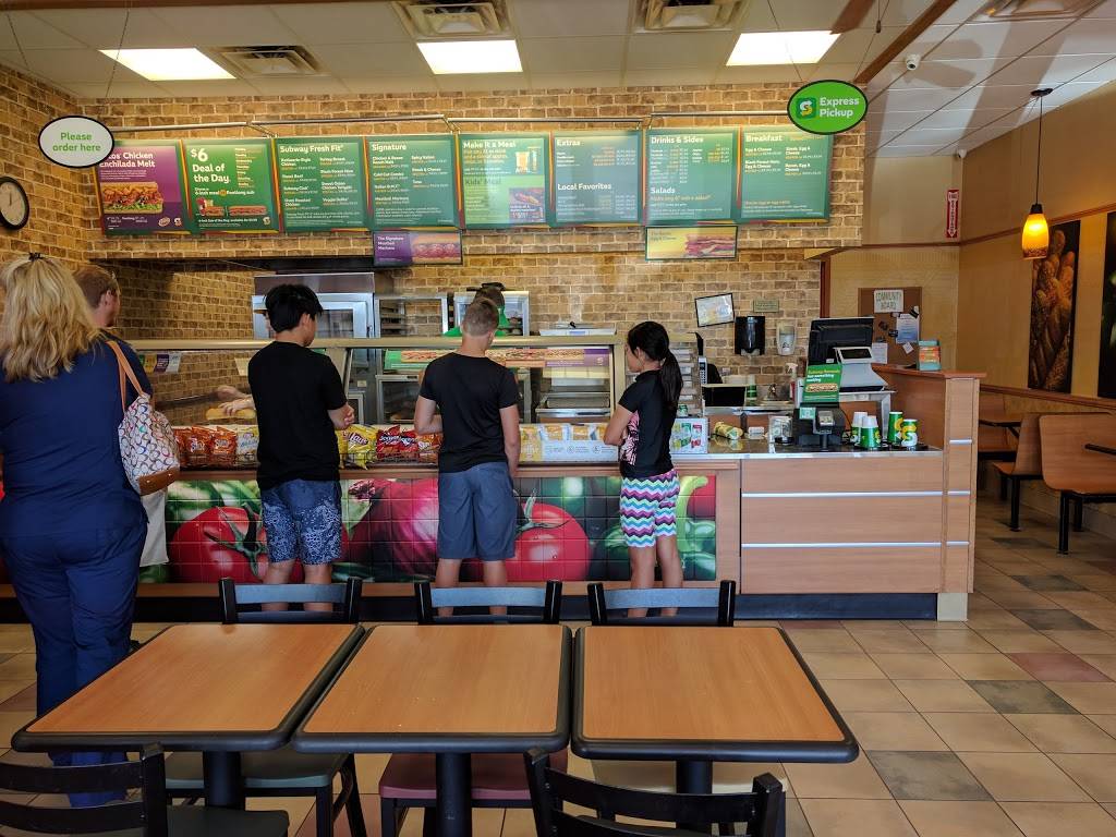 Subway | restaurant | 9290 Lee Rd, Brighton, MI 48116, USA | 8102253105 OR +1 810-225-3105