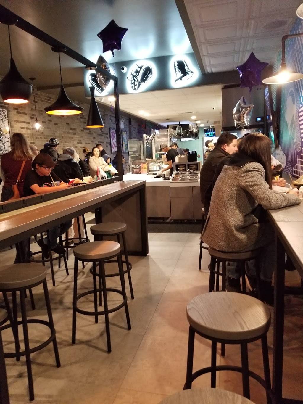 Taco Bell | meal takeaway | 22-24 31st St, Astoria, NY 11105, USA | 9294870952 OR +1 929-487-0952