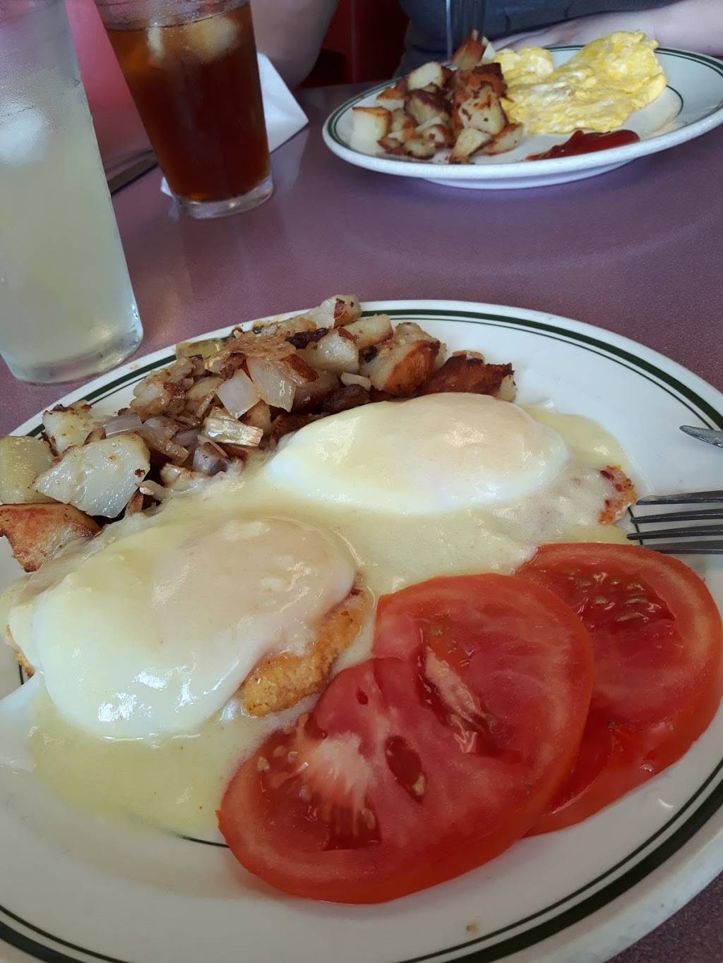 Fentons Restaurant | restaurant | 3448 Walker Rd, Windsor, ON N8W 3S3, Canada | 5199726891 OR +1 519-972-6891