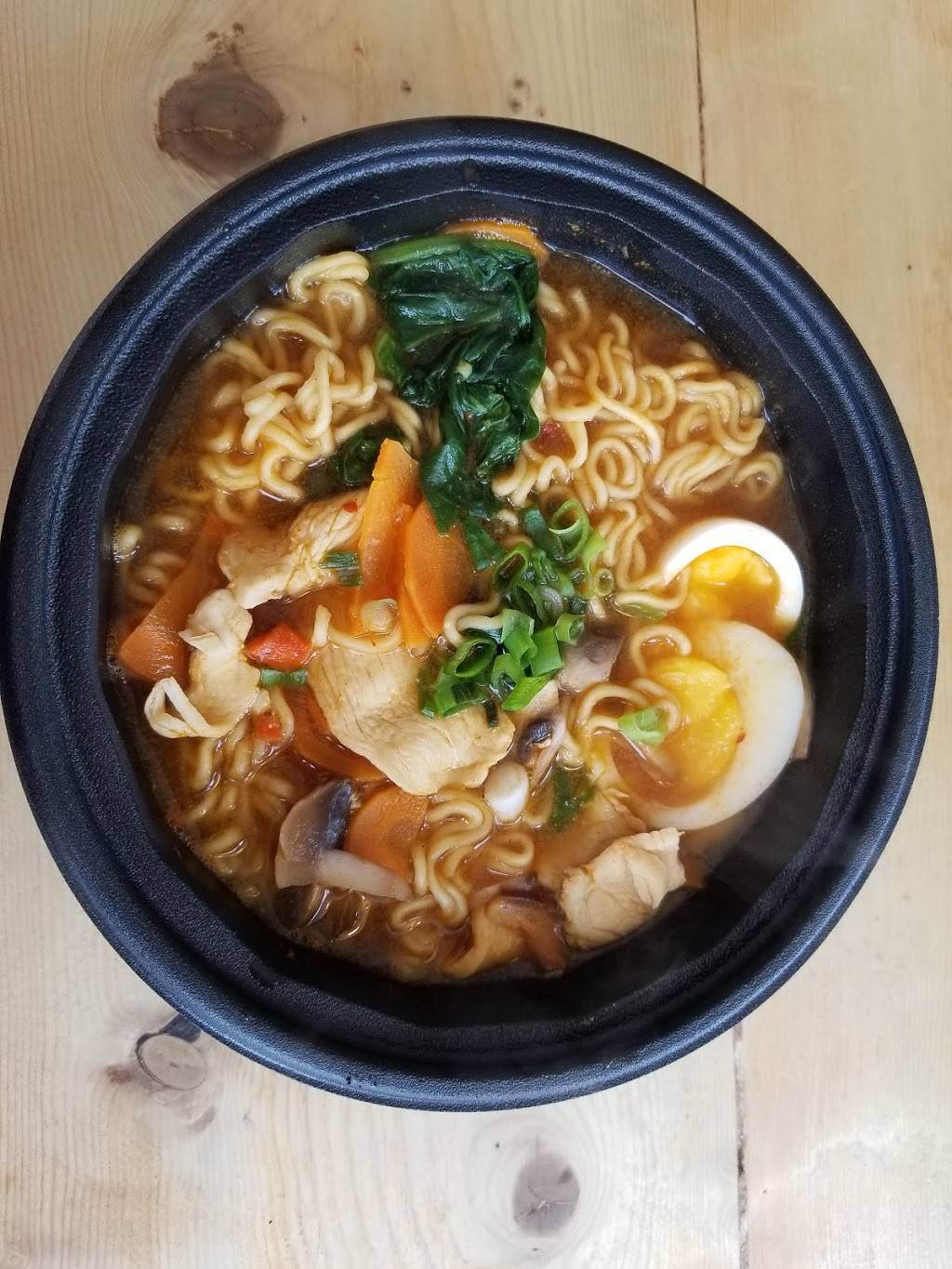 Nom Nom Kitchen | restaurant | 2160 Montreal Rd #4, Gloucester, ON K1J 1G4, Canada | 6132871111 OR +1 613-287-1111