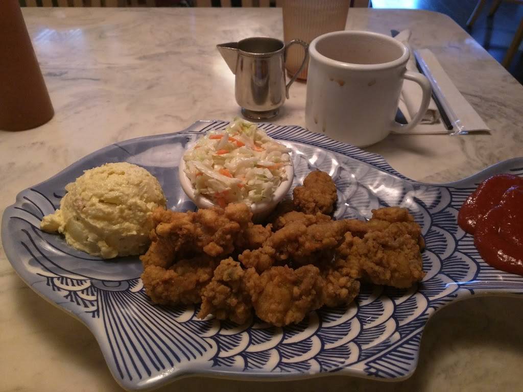 B Bs Po-Boy & Seafood | restaurant | 1300 Bienville Blvd, Ocean Springs, MS 39564, USA | 2288752702 OR +1 228-875-2702