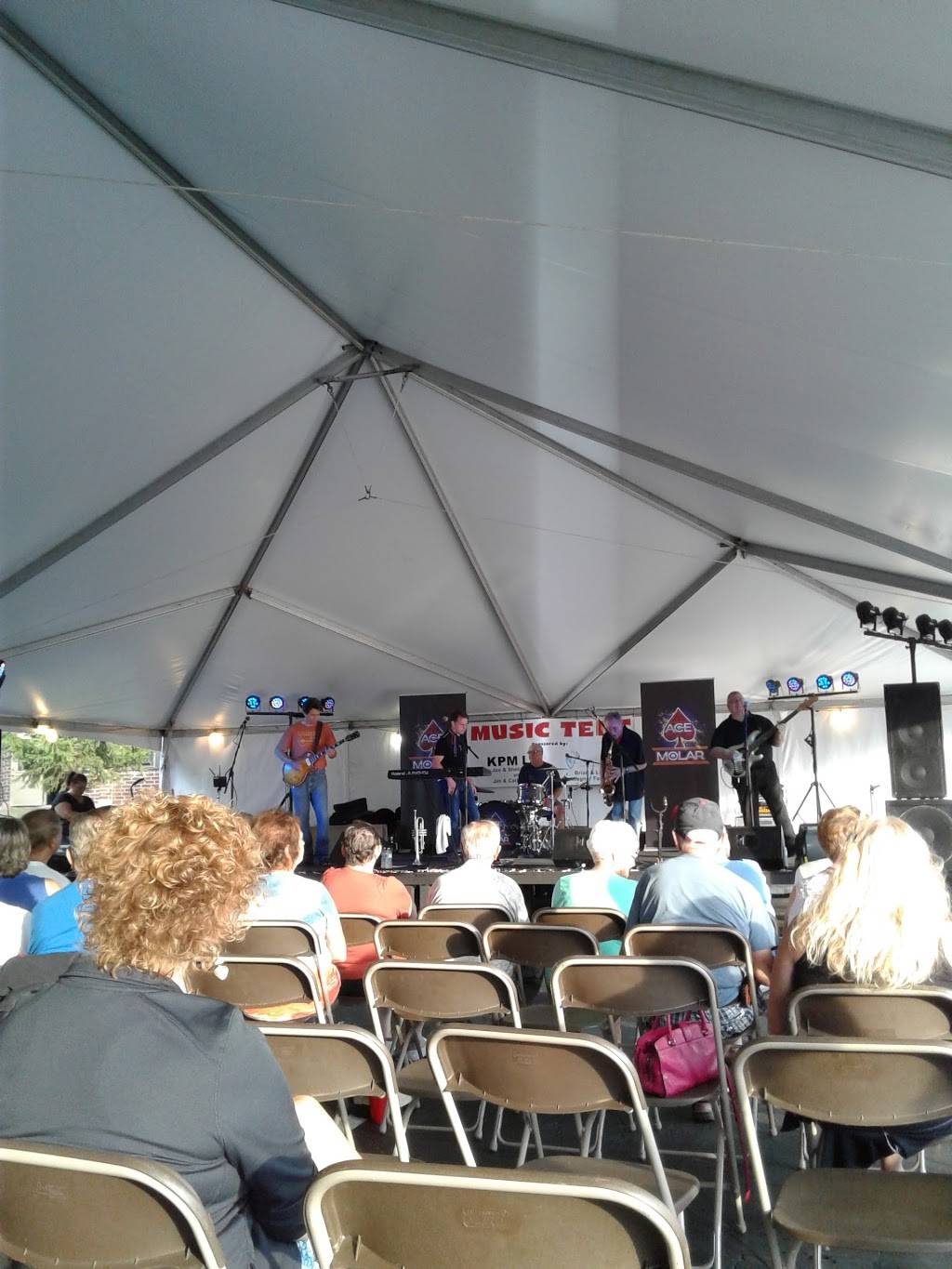 Dominos Pizza | meal delivery | 6444 Pearl Rd, Parma Heights, OH 44130, USA | 4408850334 OR +1 440-885-0334