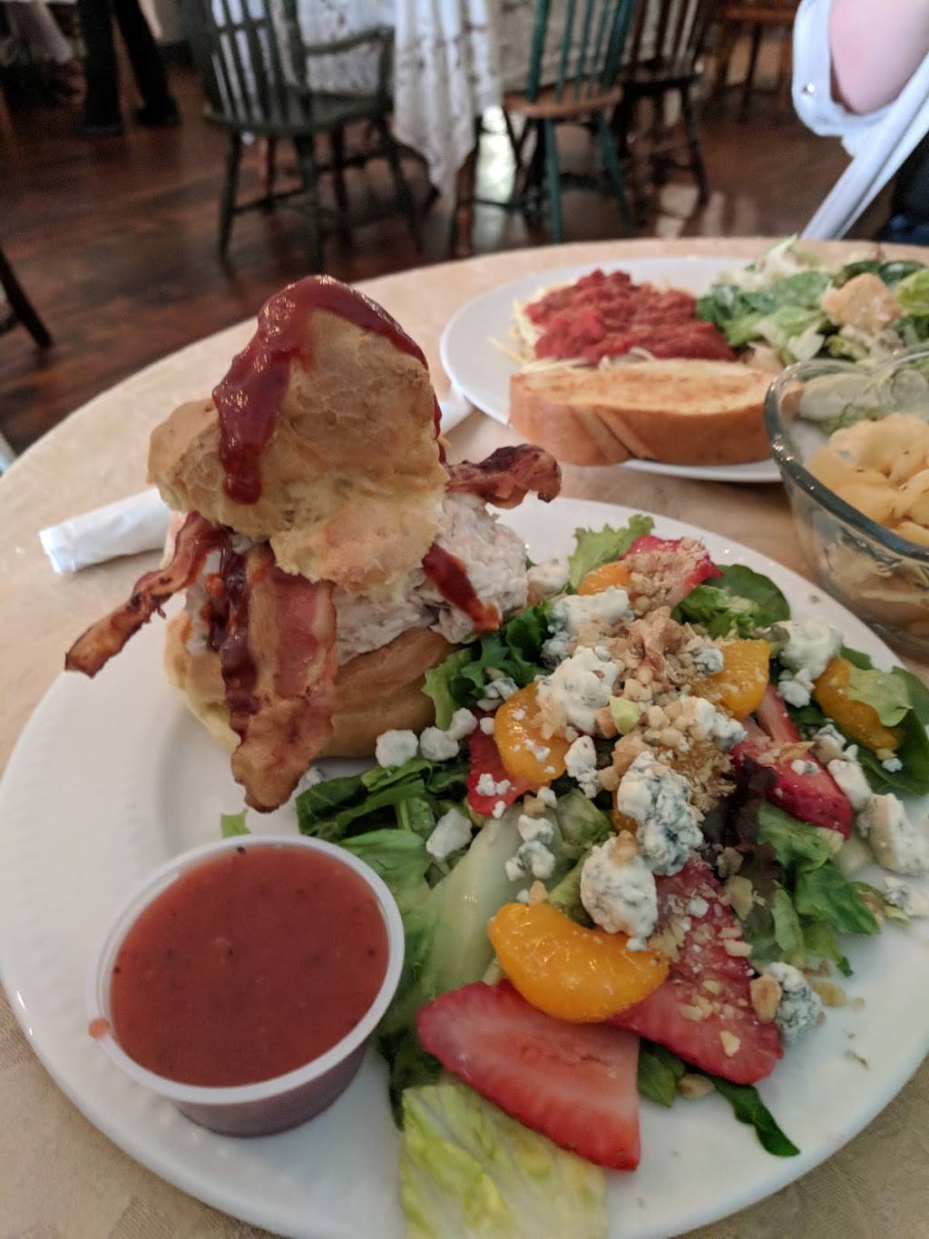 Sweet Tooth Cafe | cafe | 114 E Main St # 1, Rogersville, TN 37857, USA | 4239217400 OR +1 423-921-7400