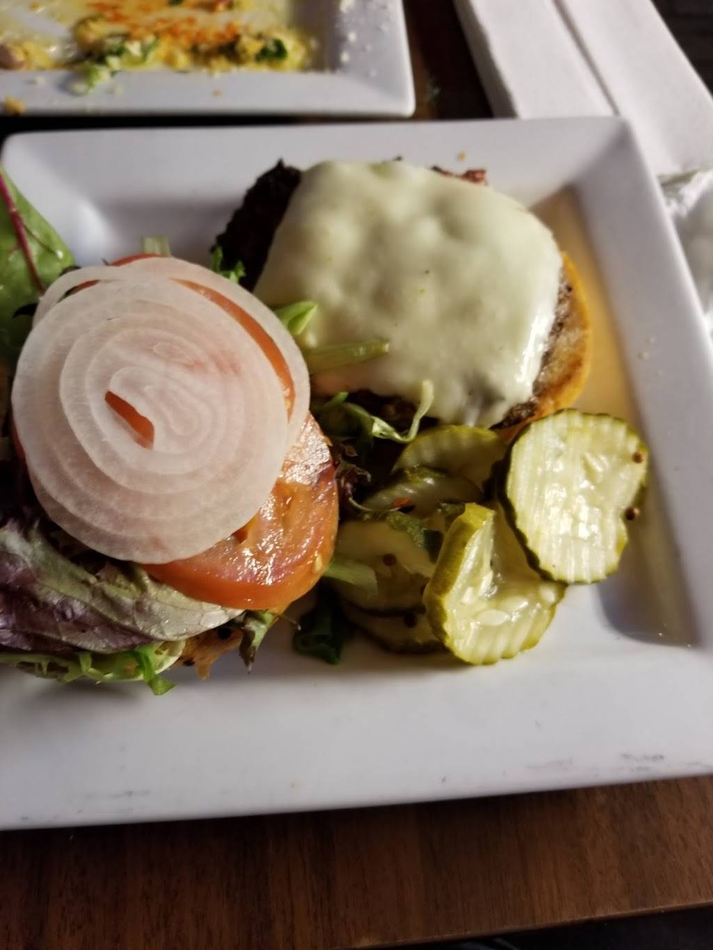 Dagwoods Pub | restaurant | 4625 Linden Ave, Philadelphia, PA 19114, USA | 2153323620 OR +1 215-332-3620