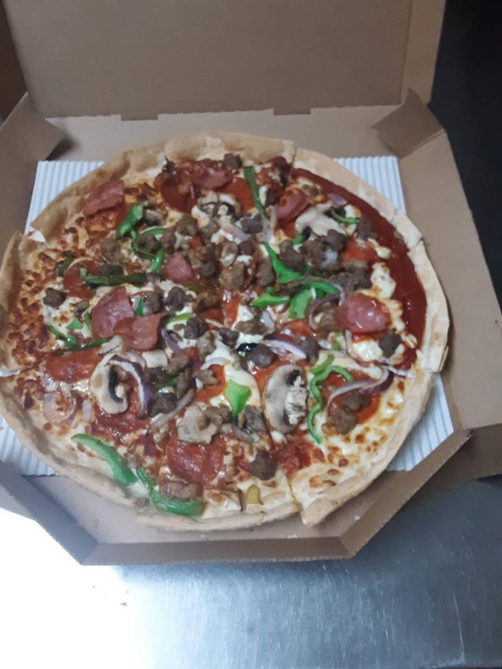 Pizza Hut | meal takeaway | 1411 Commerce St, Wellsburg, WV 26070, USA | 3047372470 OR +1 304-737-2470