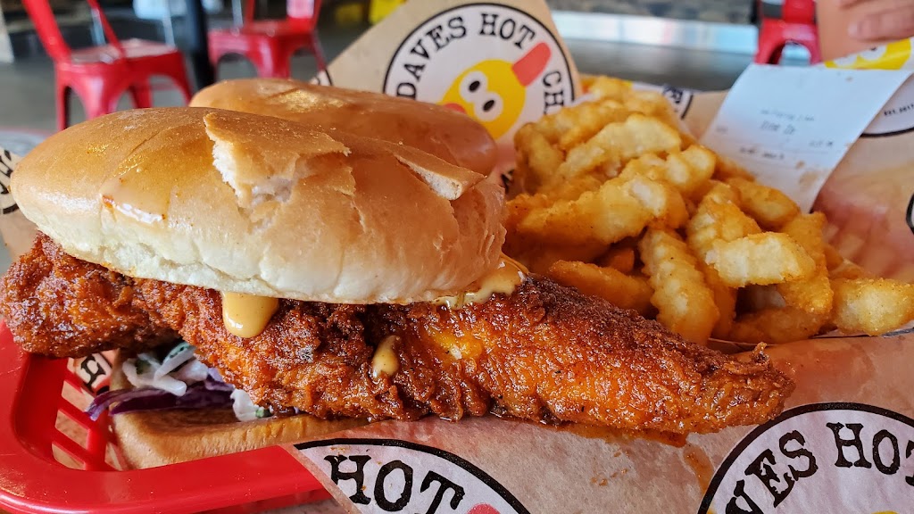 Daves Hot Chicken | restaurant | 1350 E Colorado St, Glendale, CA 91205, USA | 8189379488 OR +1 818-937-9488