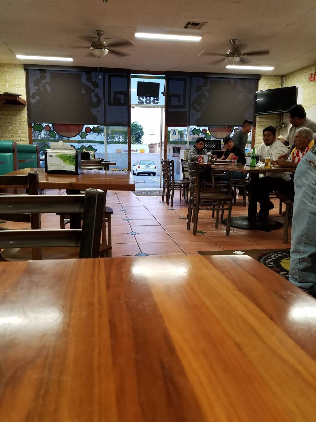 El Nopalito | restaurant | 582 Santa Fe Dr, Encinitas, CA 92024, USA | 7604369206 OR +1 760-436-9206