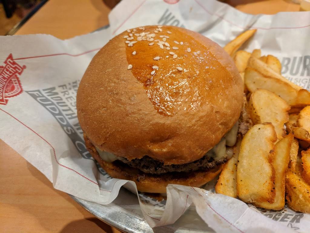 Fuddruckers | restaurant | 12535 S Apopka Vineland Rd, Orlando, FL 32836, USA | 4077781934 OR +1 407-778-1934