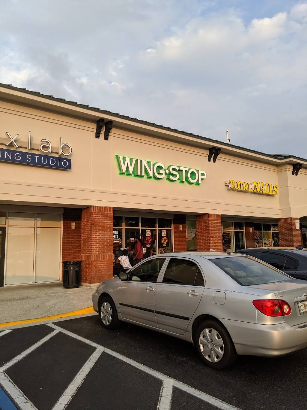 Wingstop | restaurant | 4375 Southside Blvd #12, Jacksonville, FL 32216, USA | 9043955905 OR +1 904-395-5905