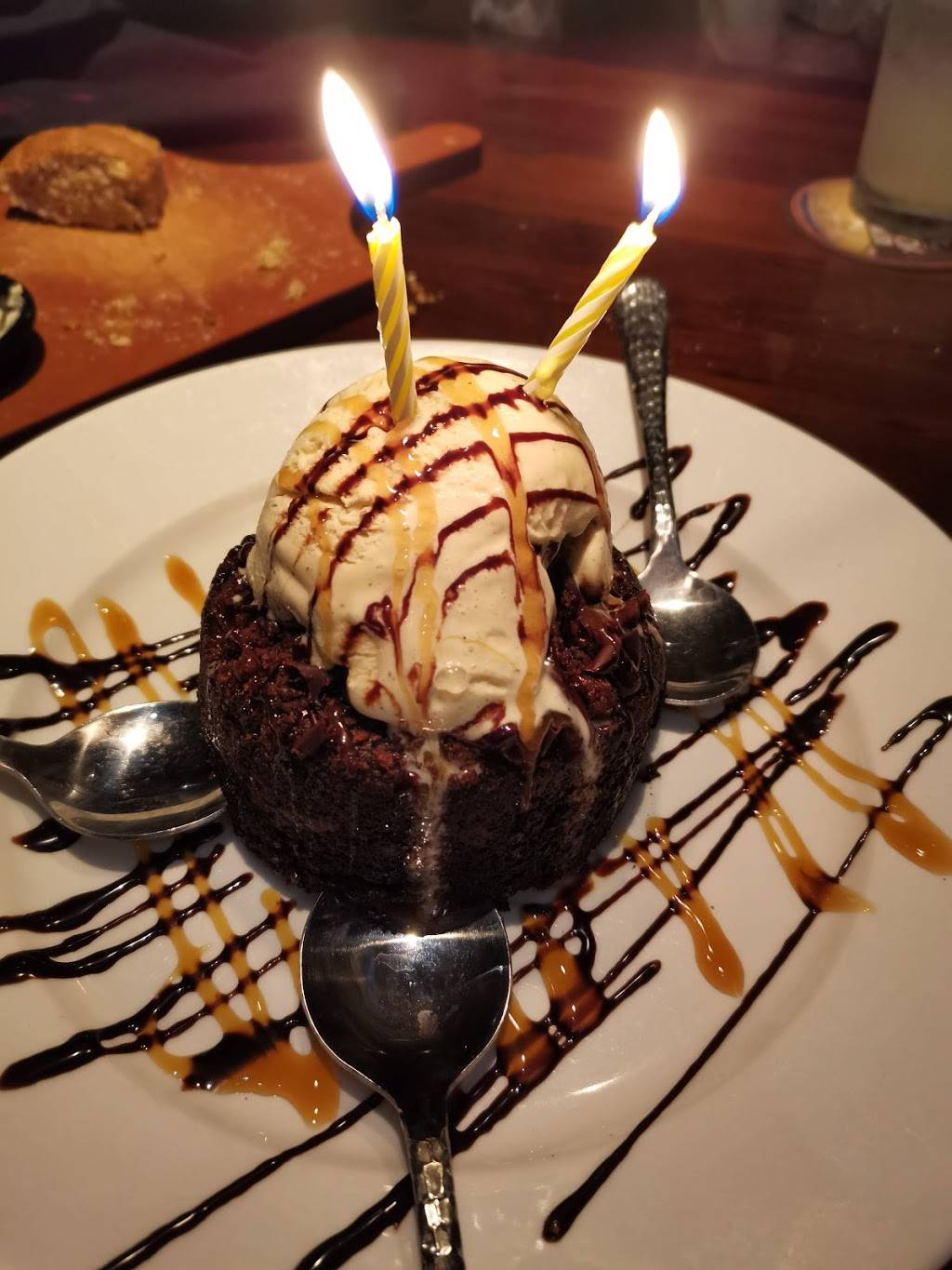 LongHorn Steakhouse | meal takeaway | 8181 International Dr, Orlando, FL 32819, USA | 4072263381 OR +1 407-226-3381