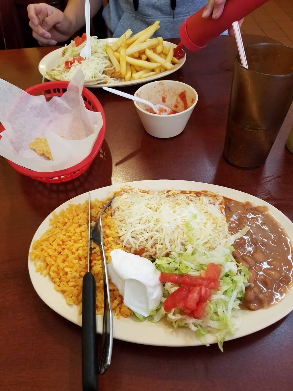 El Famous Burrito | restaurant | 7047 N Clark St, Chicago, IL 60626, USA | 7734650377 OR +1 773-465-0377