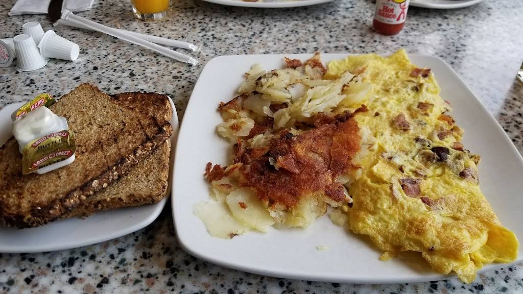 Hollywood Grill | restaurant | 1811 Concord Pike, Wilmington, DE 19803, USA | 3026551348 OR +1 302-655-1348