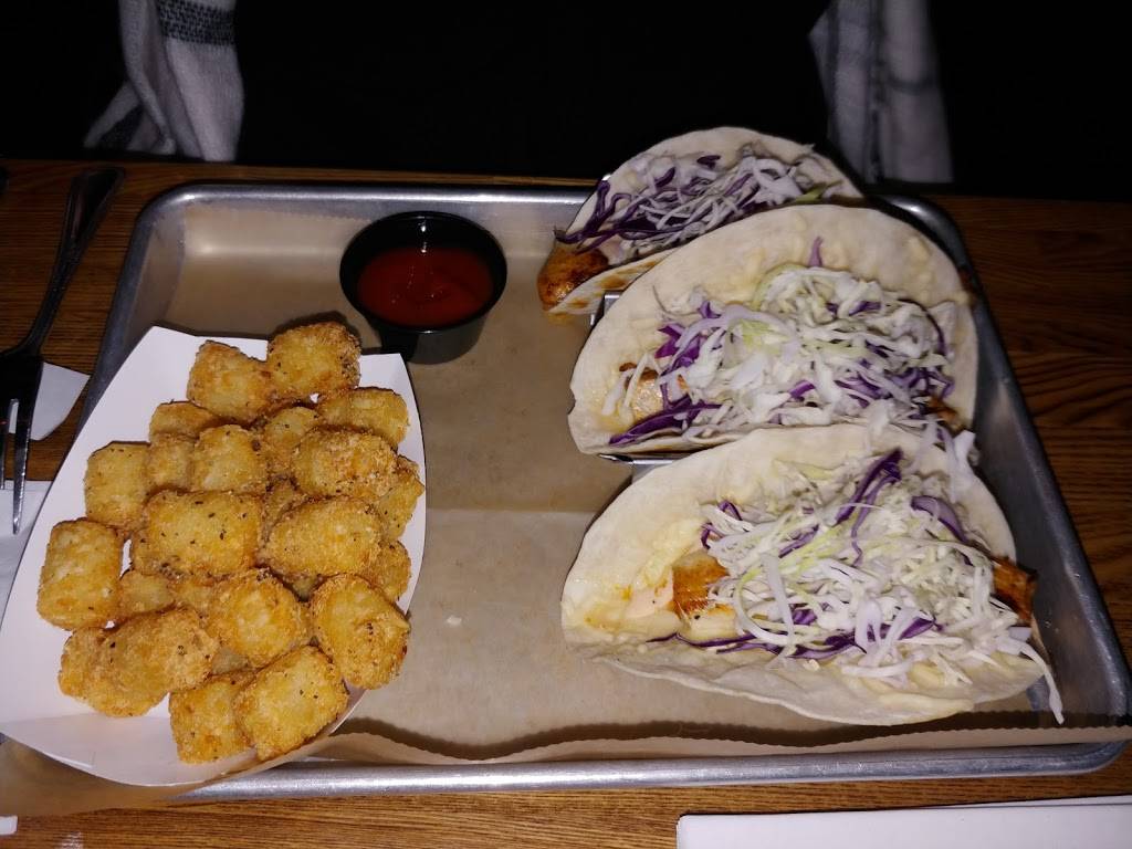 Gaslight Bar & Grille | restaurant | 2450 N Clark St, Chicago, IL 60614, USA | 7739297759 OR +1 773-929-7759