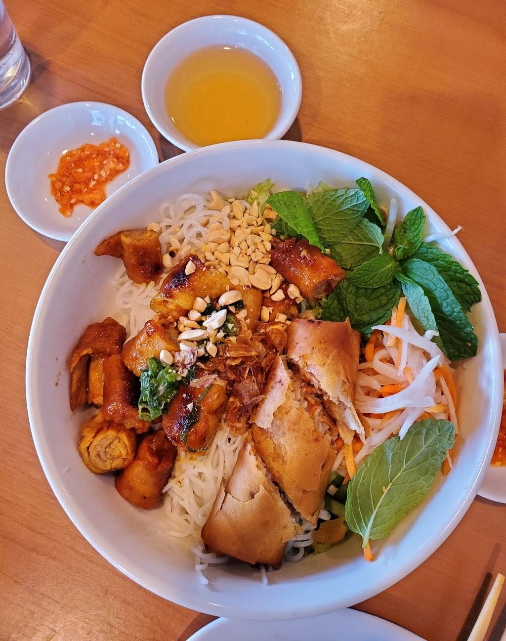 Saigon Jade | restaurant | 1316 S Longmore #101, Mesa, AZ 85202, USA | 4802650024 OR +1 480-265-0024