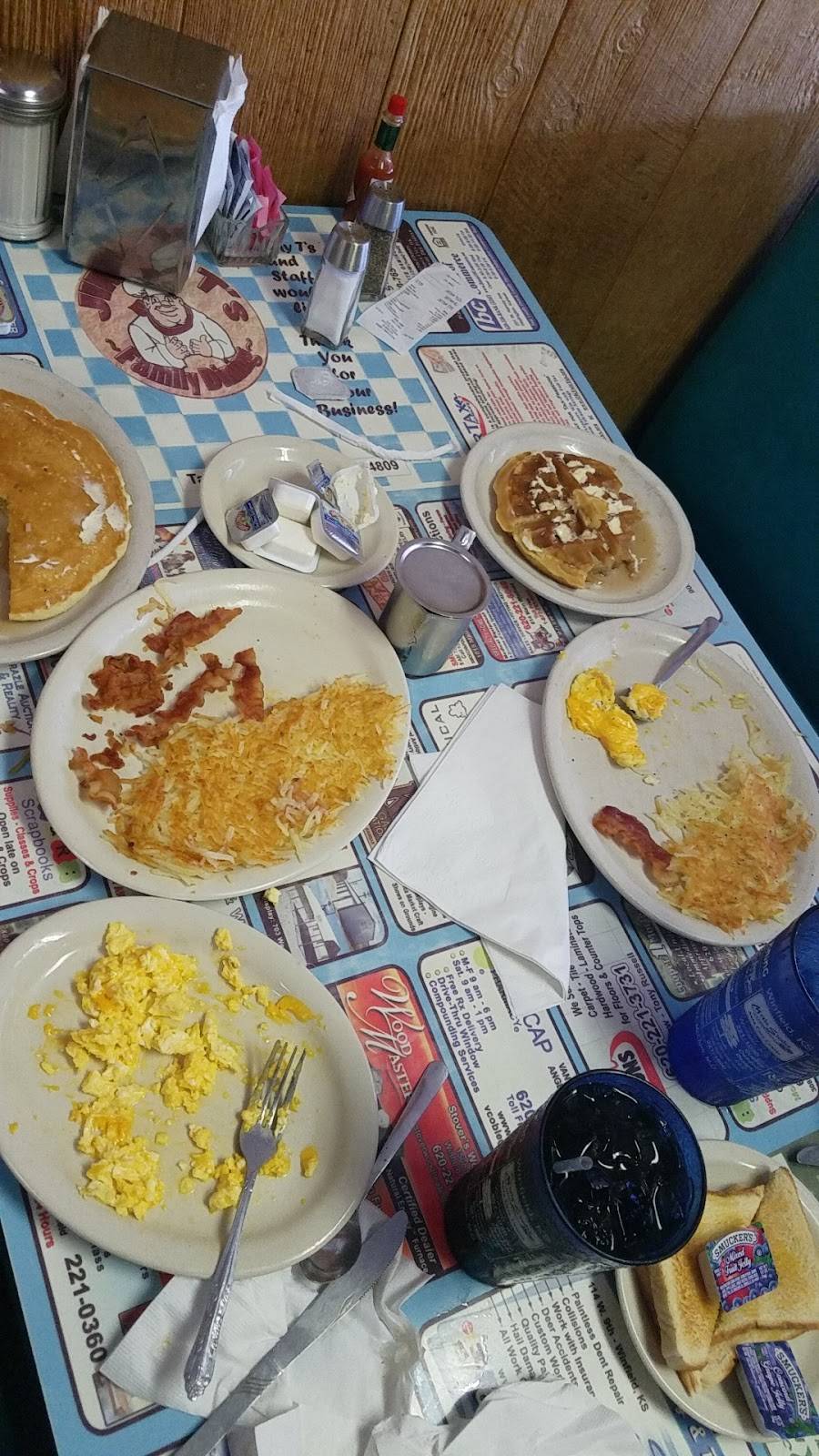 Bleus Family Dining | restaurant | 923 Main St, Winfield, KS 67156, USA | 6202212233 OR +1 620-221-2233