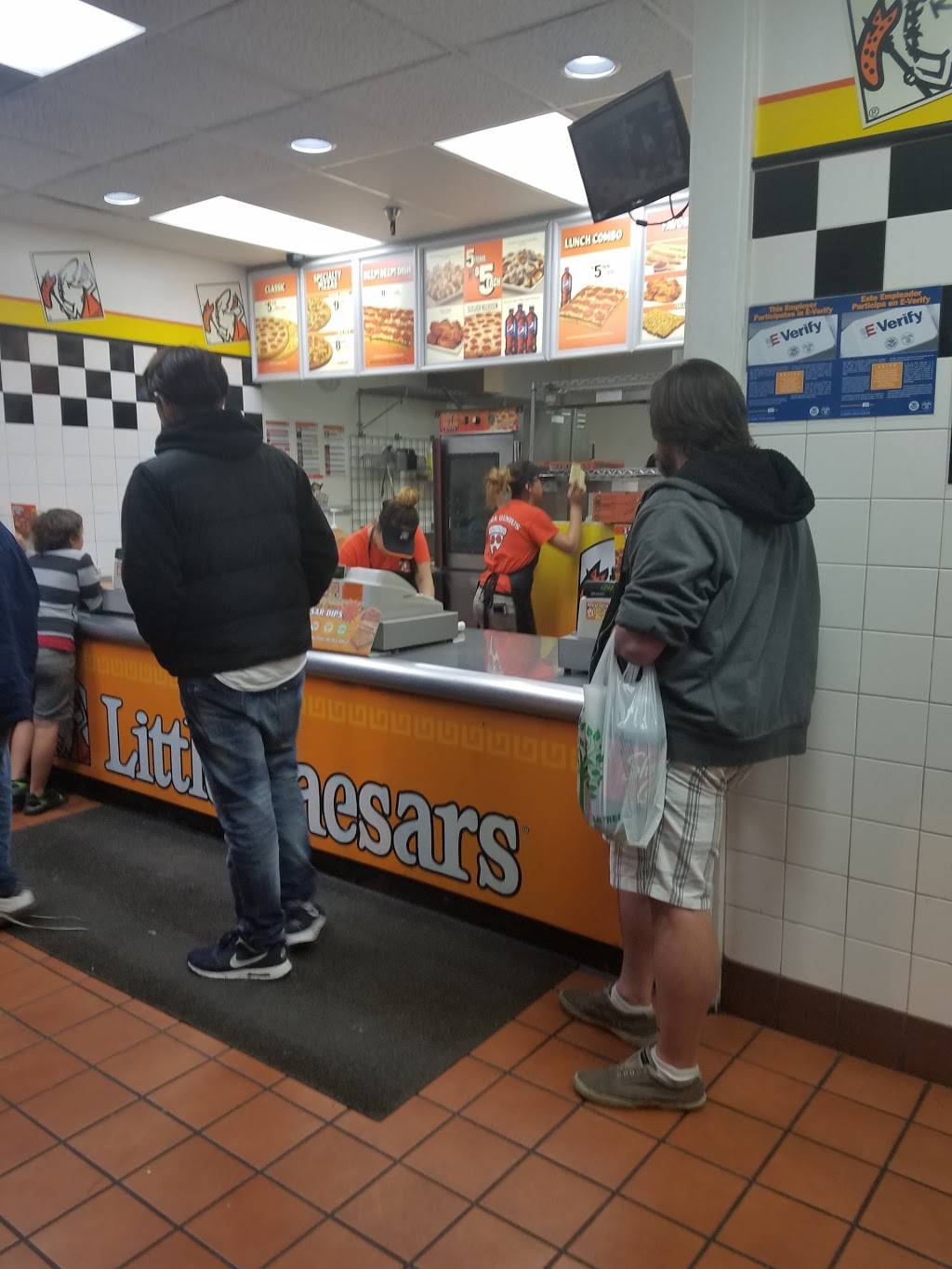 Little Caesars Pizza | meal takeaway | 1336 E Florida Ave, Hemet, CA 92544, USA | 9517668117 OR +1 951-766-8117