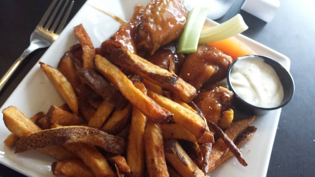 Sammys Rec Room | restaurant | 10 Mt Pleasant St, Brantford, ON N3T 1S5, Canada | 5197200000 OR +1 519-720-0000