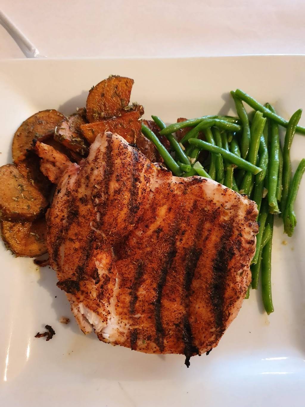 DJs Grille | restaurant | 21060 LA-20, Vacherie, LA 70090, USA | 2252657600 OR +1 225-265-7600