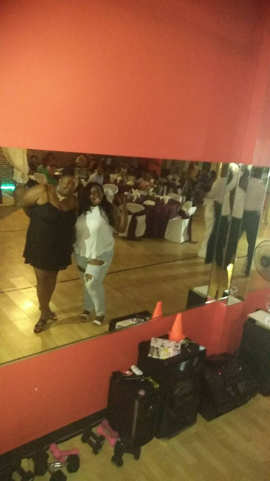 The Honey Baked Ham Company | cafe | 1910 GA-20, Conyers, GA 30013, USA | 7709223346 OR +1 770-922-3346