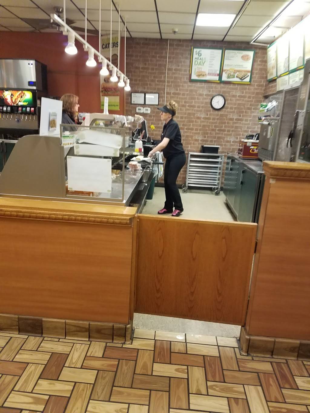 Subway | restaurant | 410 W King St, Littlestown, PA 17340, USA | 7173594411 OR +1 717-359-4411