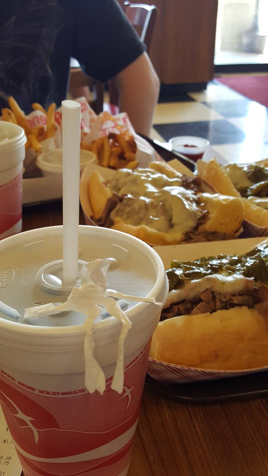 Claws Hot Dogs & Beef | restaurant | 90 E Geneva Square, Lake Geneva, WI 53147, USA | 2622487541 OR +1 262-248-7541