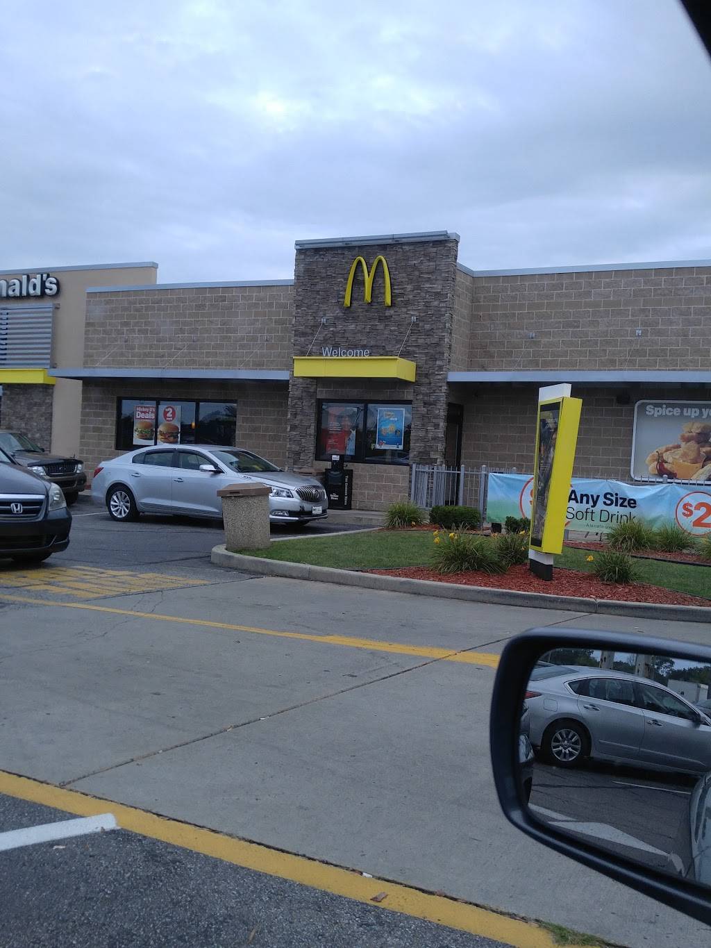 McDonalds | cafe | 1706 Elkhart Rd, Goshen, IN 46526, USA | 5745331271 OR +1 574-533-1271