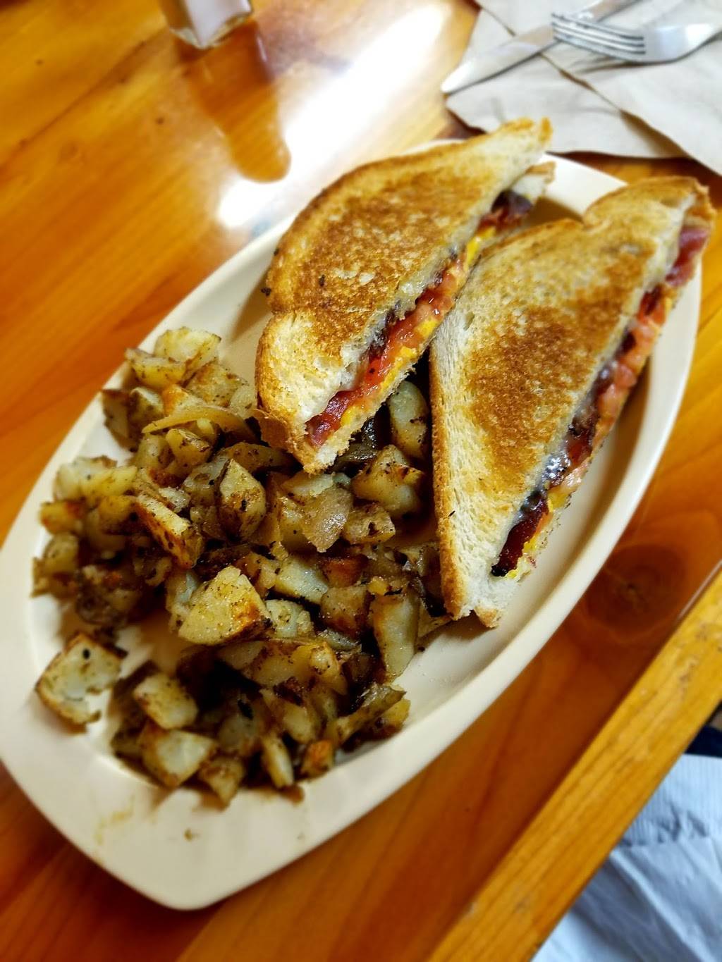 Honeysuckle | restaurant | 2203 N US Hwy 1, Titusville, FL 32796, USA | 3212679533 OR +1 321-267-9533