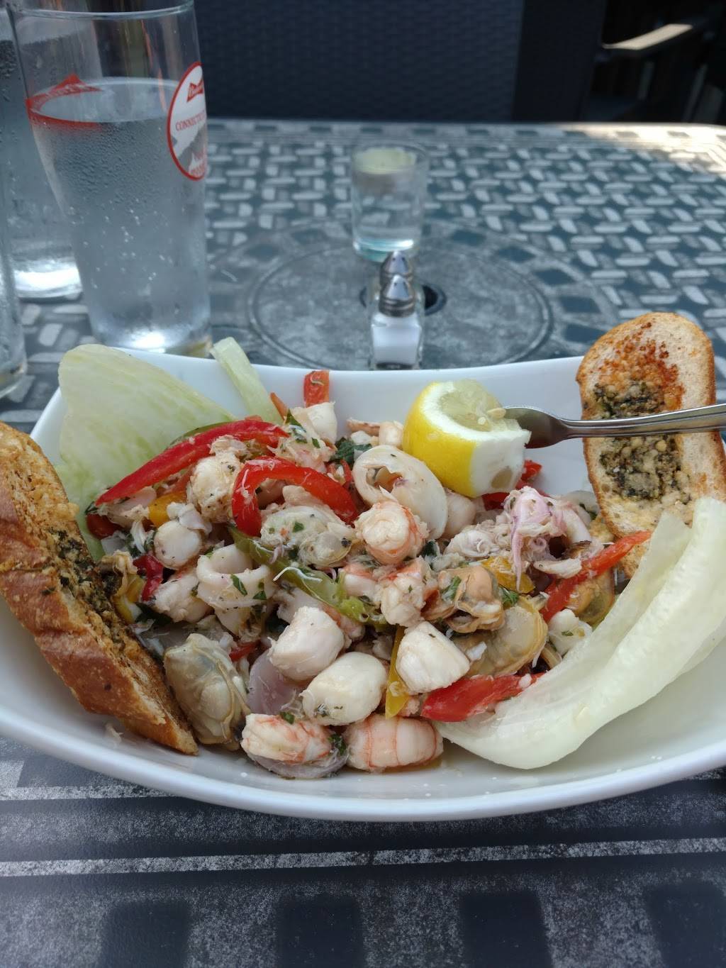 Beach House Grill | restaurant | 1 Dorne Dr, Stratford, CT 06615, USA | 2036127134 OR +1 203-612-7134