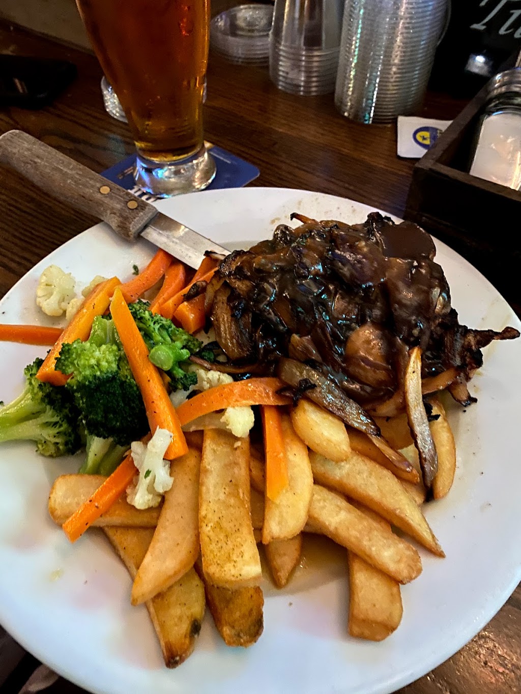 Heritage Bar & Restaurant | restaurant | 960 McLean Ave, Yonkers, NY 10704, USA | 9147767532 OR +1 914-776-7532