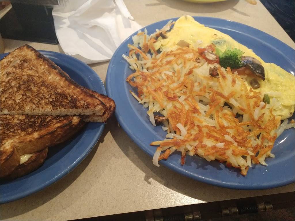 Country Kitchen Restaurant | restaurant | 528 MN-7 E, Hutchinson, MN 55350, USA | 3205874940 OR +1 320-587-4940