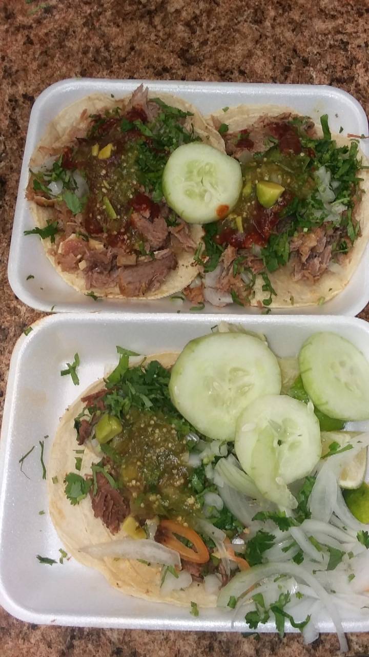 Tacos El Chilly Willy | restaurant | 8705 Airline Dr, Houston, TX 77037, USA | 3616529509 OR +1 361-652-9509