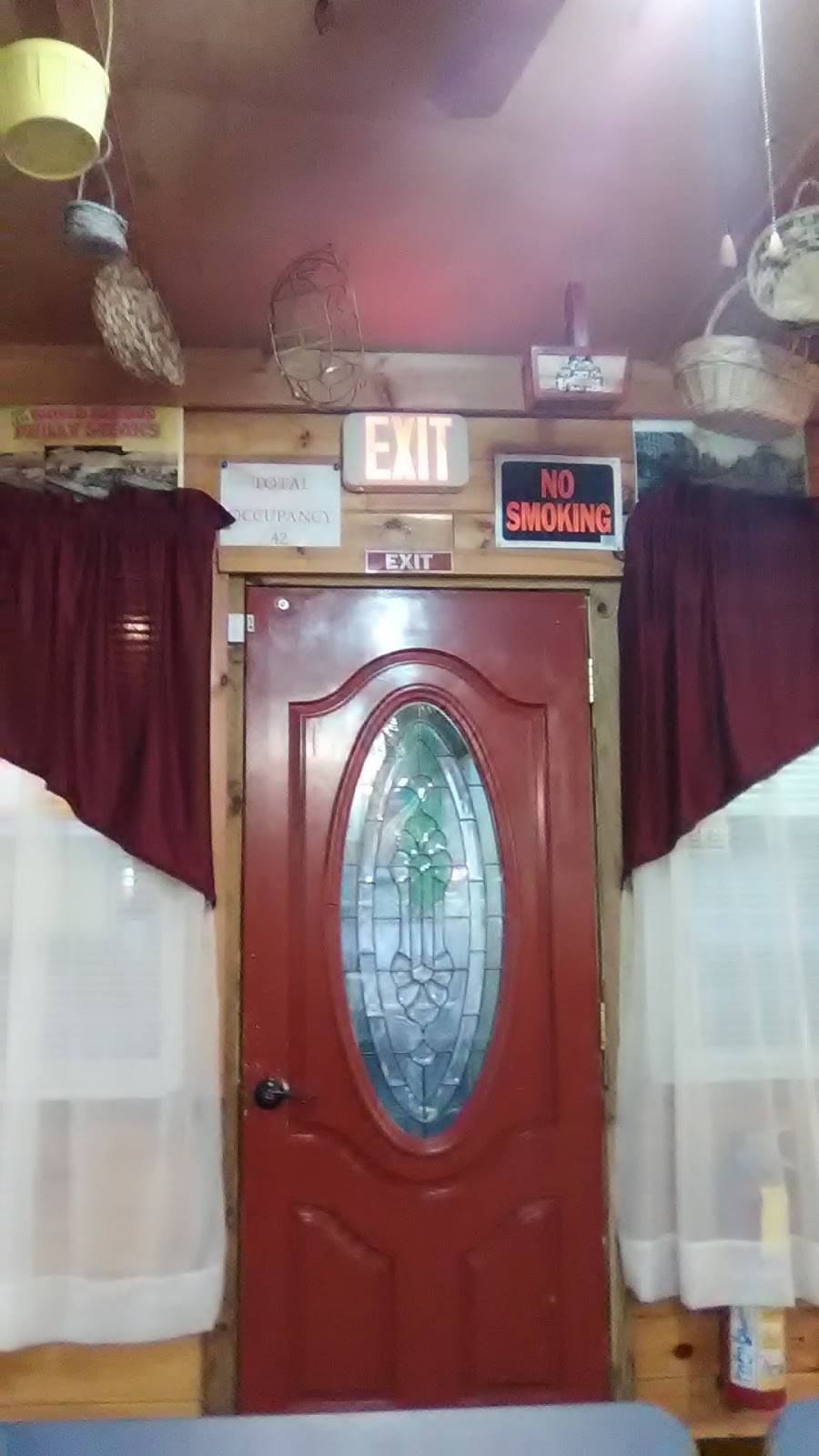 Big Mikes | restaurant | 120 N Pine St, Gloversville, NY 12078, USA | 5187253647 OR +1 518-725-3647